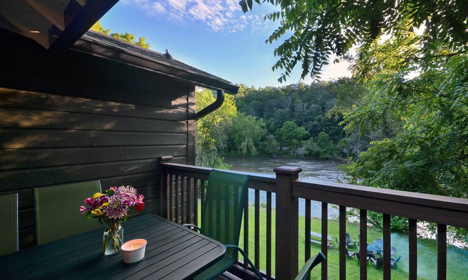 Alexander Casa | FRENTE AL RÍO! Minutos a Asheville - Recién renovado y nuevo en VRBO 2017