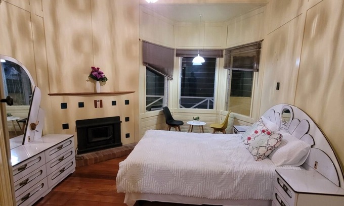 Tacoma South Casa | Riverfront 5 bedroom house in central coast
