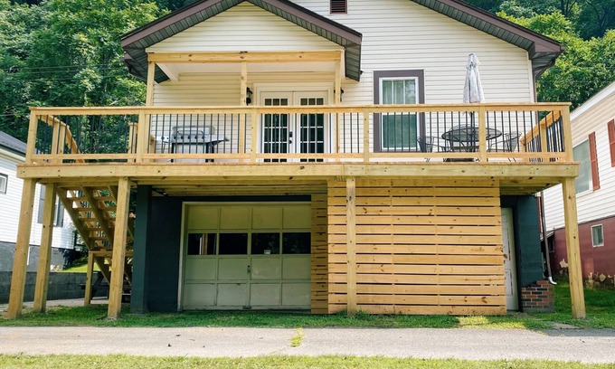 Gauley Bridge Casa | Riverfront Bungalow on the New River Dries