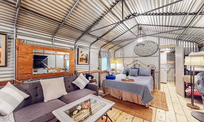 Bronson Cabina | Riverfront bunkhouse with private W/D, grill, & canoe