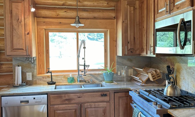 Gallatin Gateway Cabina | RIVERfront Cabin under the BIG SKY