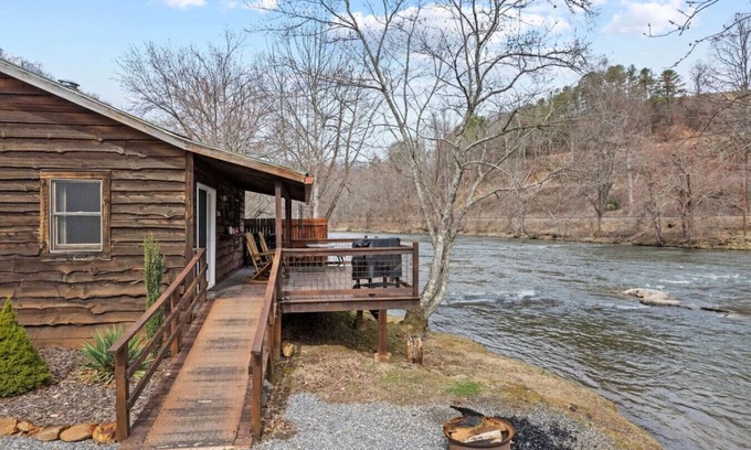 Dillsboro Cabina | ** ESPECIAL- ¡Relájese y renueve en esta hermosa cabaña en el río! Wifi gratis, ESPN