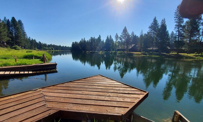 Three Rivers Cabina | Riverfront Cabin - Sunriver/Mt.Bachelor, HotTub, Pet Friendly!