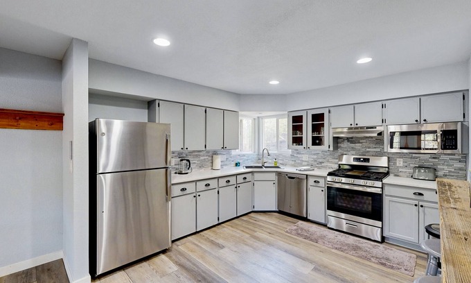 Post Falls Casa | Riverfront charmer with sunroom, gas grill, games, smart TVs, W/D, & partial AC