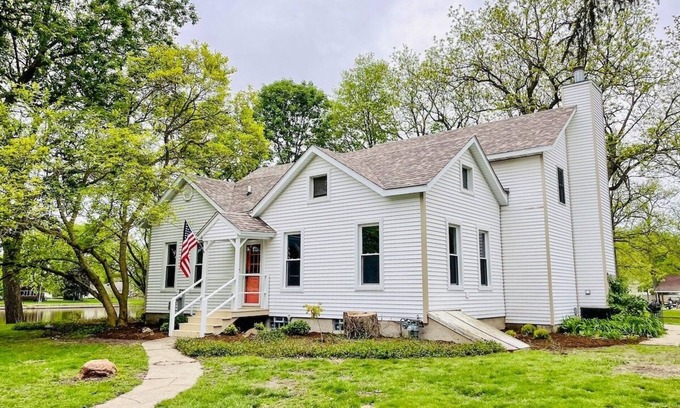 Kankakee County Casa | Riverfront Escape: Modern Comfort in Historic Home