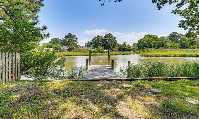 Coliseum Central Casa | Riverfront Fun: Quiet Home Near Hampton Coastline