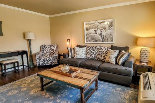 Townsend Hotel | Riverfront Gem