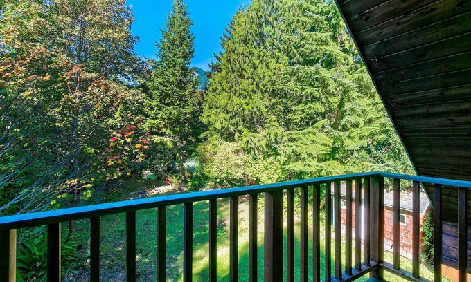 Gold Bar Cabina | Riverfront Gold Bar Cabin by Hiking & Stevens Pass
