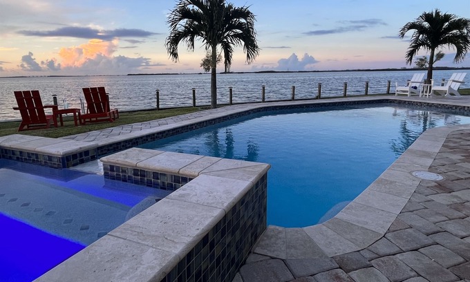 Cocoa Isles Country Club Casa | Dolphin Paradise-5 BDRM-Riverfront-Pool-Game Room