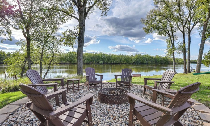 Wisconsin Dells Cabina | Riverfront Home w/ Private Dock in Wisconsin Dells