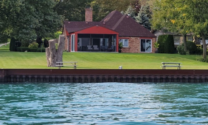 St. Clair Casa | Riverfront home 4 Beds/2 baths and walking distance to downtown.