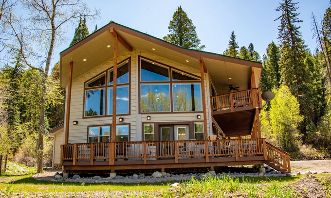 San Juan River Village Casa | Riverfront home surrounded by San Juan Nat'l Forest