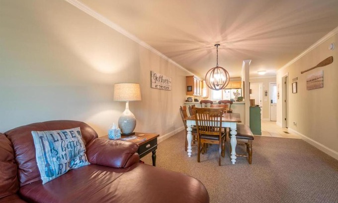 Helen Casa | Riverfront home within walking distance of Helen