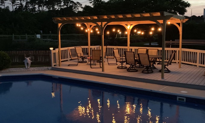 Northeast Virginia Beach Casa | Waterfront House w / Dock-Salt Water Piscina / Jacuzzi, cerca de la playa y el parque, WiFi gratis