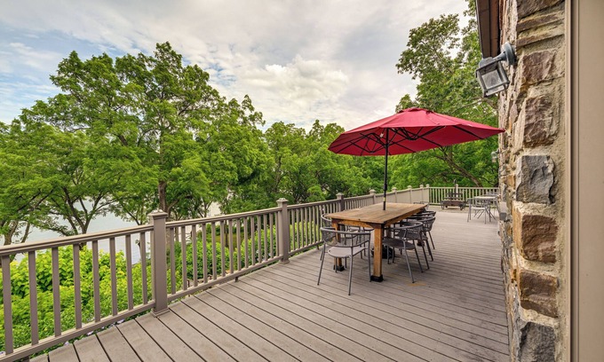 Athens Casa | Game Room: Quiet Riverfront Hudson Valley Gem