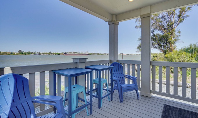 Isleton Cabaña | Riverfront Isleton Cottage < 1 Mi to Rio Vista!