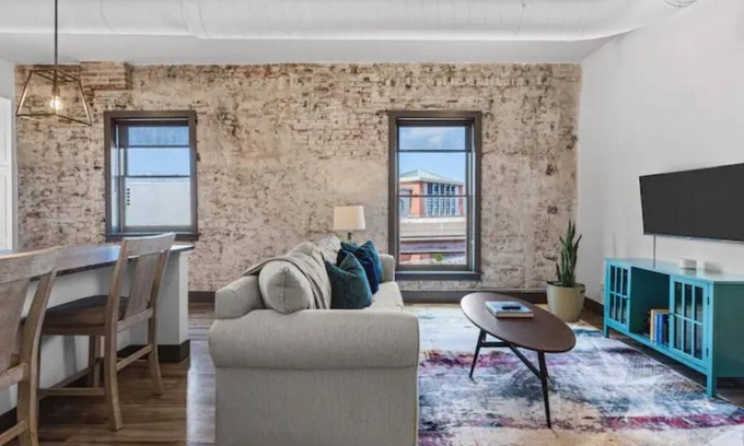 Downtown St. Louis Apartamento | Riverfront Loft - Walk to Arch, Casino, Convention Center & Stadiums