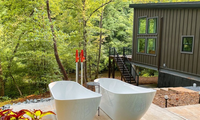 Union Mills Cabina | Riverfront Luxury Retreat in 75-Acre Forest... Hike, Kayak, and Soak