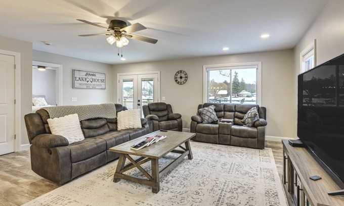 Hope Cabaña | Riverfront Michigan Cottage w/ Fire Pit & Kayaks!