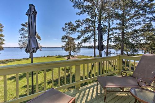 New Bern Casa | Riverfront New Bern House Gourmet Kitchen and View!