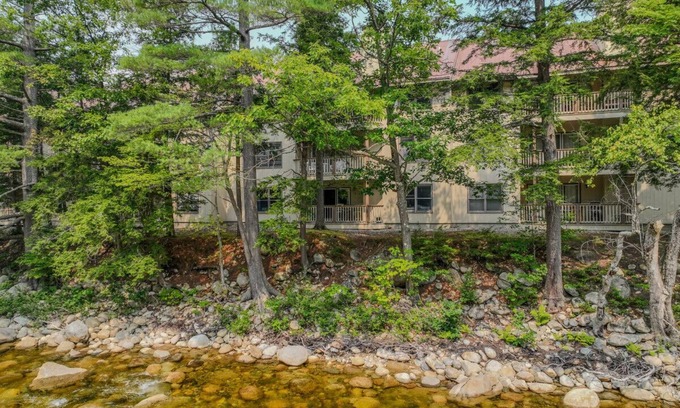 Lincoln Apartamento | Riverfront Oasis at Loon