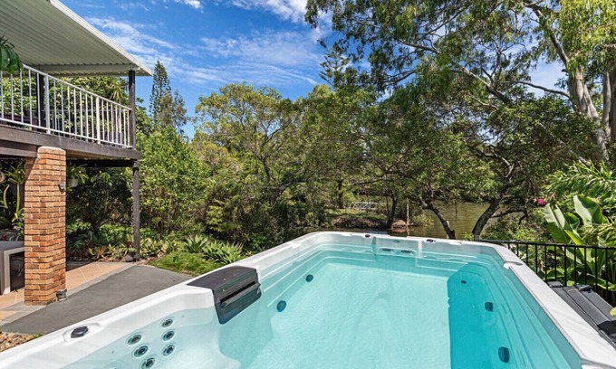 Elanora Casa | Riverfront Oasis in Elanora