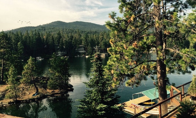 Post Falls Casa | Riverfront Post Falls; Trae tu bote! El centro de Coeur D'alene en 8 min.