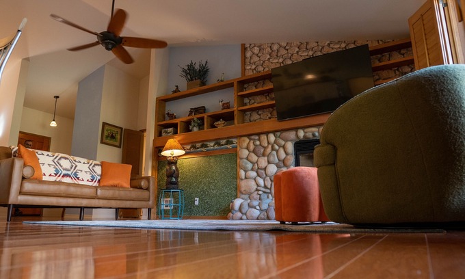Kernville Cabina | Riverfront property with private beach access with Universal EV Charging Station