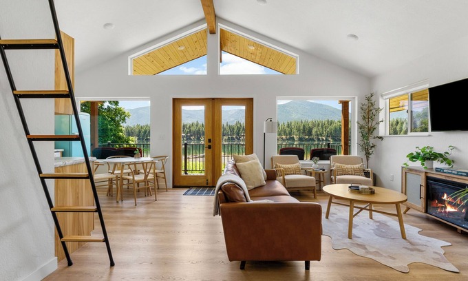 Thompson Falls Casa | Riverfront Retreat in Thompson Falls