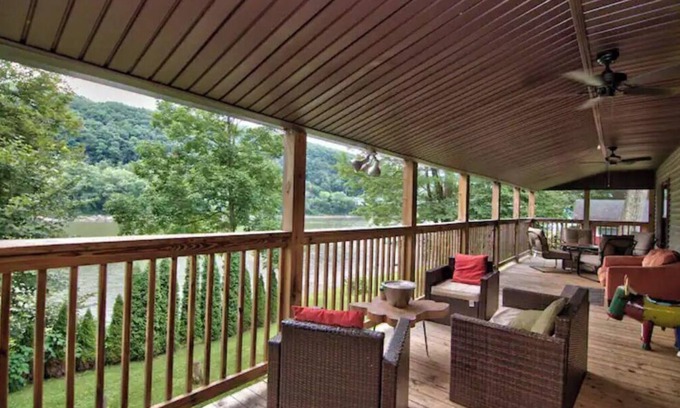 Falls Casa | Riverfront Retreat For Kayaking, Fishing and Hot Tub