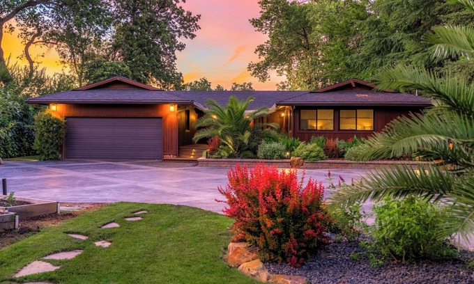 Cascade Casa | Riverfront Retreat - Pool and Hot Tub Escape
