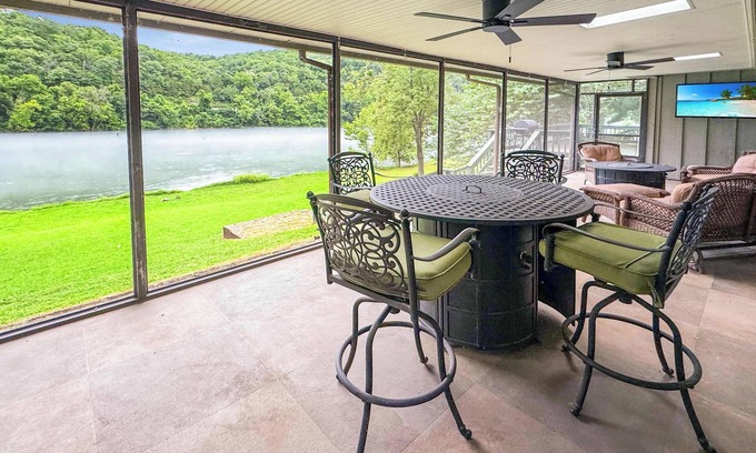 Norfork Casa | Riverfront Retreat - Right next to the White River