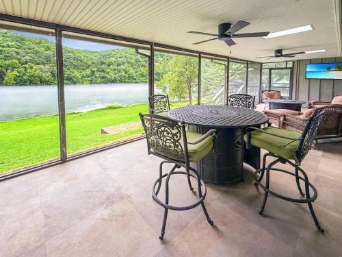 Norfork Casa | Riverfront Retreat - Right next to the White River