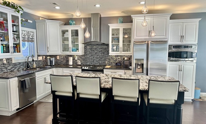 Prospect Casa | Riverfront townhome