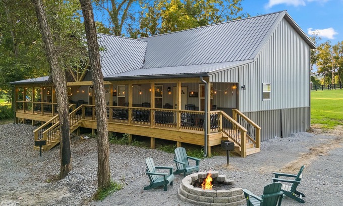 Bakerton Cabina | Riverfront View~Boat Ramp~Foosball~Family Friendly Cabin~20 Min Lake Cumberland
