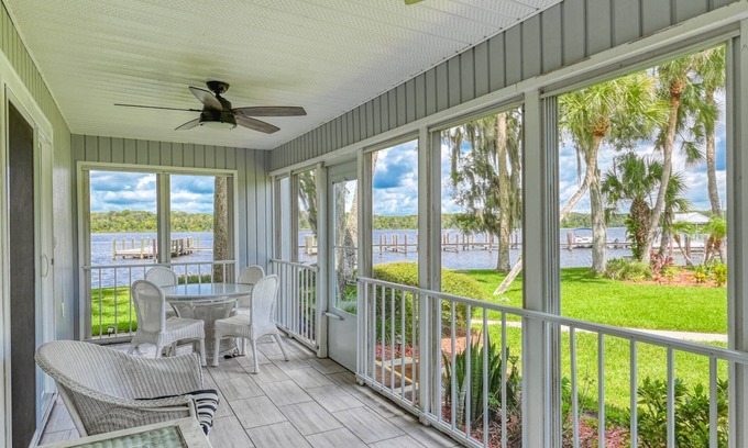 Welaka Condominio | Riverfront, Views, Fishing and Boating Paradise, Steps to the Water, Community Pool and Boat Slip!