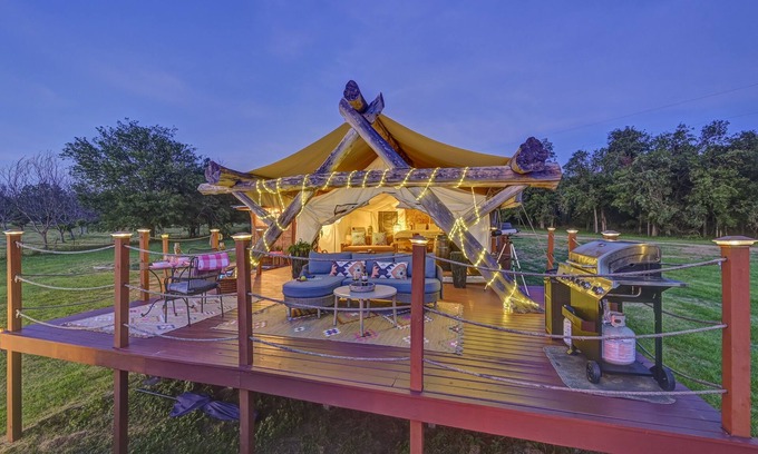 Marble Falls Cabina | Riverfront Yurt, AC, Hot tub, Kayaks, Movie Projector, Fire Pit