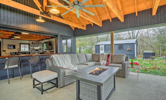 Zanesville Casa | Riverfront Zanesville Getaway with Private Bar!