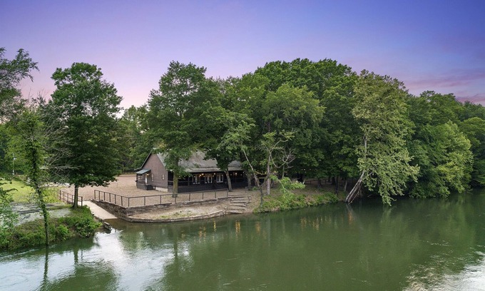 Broken Bow Cabina | Riverhawk @ Lazy River Retreat en Mt Fork River tiene capacidad para 23+
