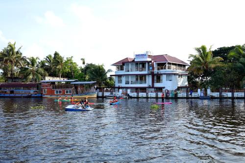 Mankombu Cabina | Riveria Resorts