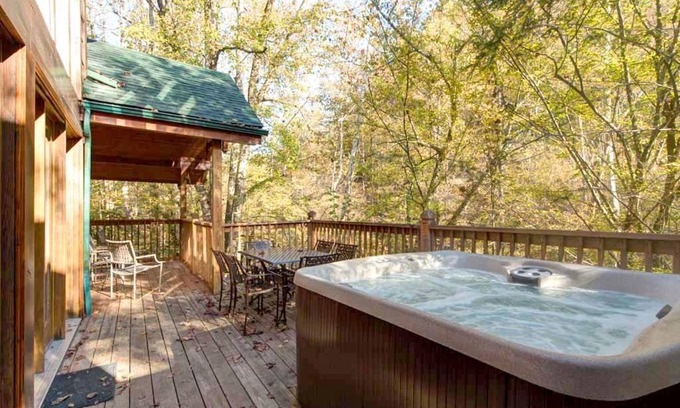 Gatlinburg - Pigeon Forge Casa | Rivers Edge, 3 Bedrooms, Sleeps 8, On Stocked Stream, Hot Tub, Grill