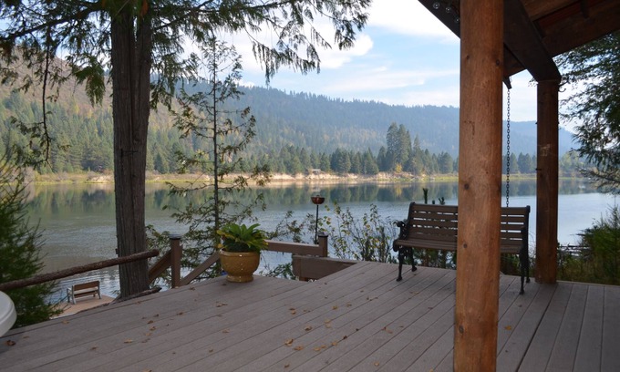 Cusick Cabina | Rivers Edge Cabin