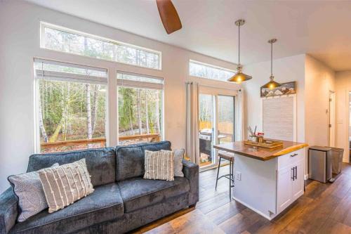 Port Angeles East Apartamento | Rivers Edge river side tiny home