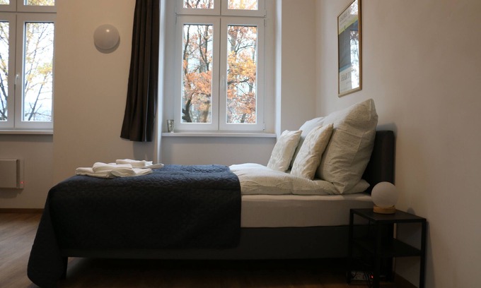 Rathausviertel Apartamento | Riverside Apartment im Zentrum
