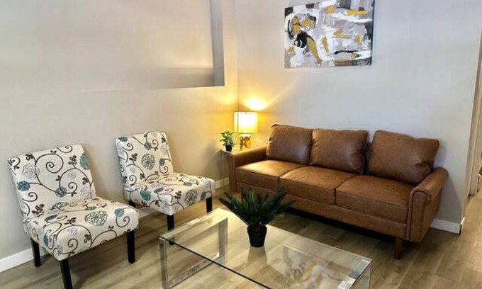 Sunnyside Casa | Riverside Bliss: 3-Bed Basement Suite