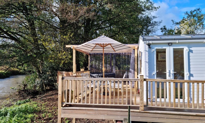 Oswestry Cabina | Riverside Cabin in Shropshire