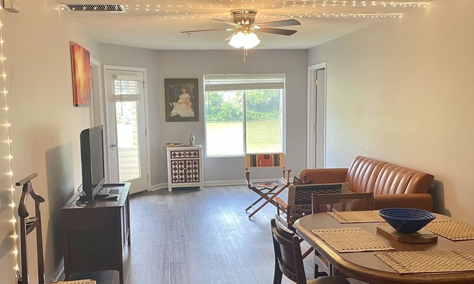 Osage Condominio | Riverside Condo close to WVU Stadium
