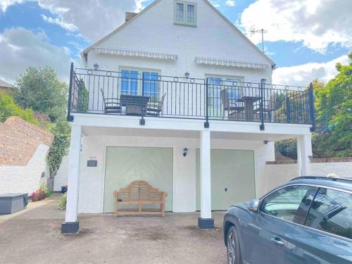 Upton upon Severn Casa | Riverside Cottage with balcony and fishing jetty