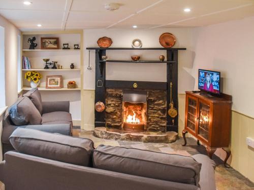Brendon Casa | Riverside Cottage