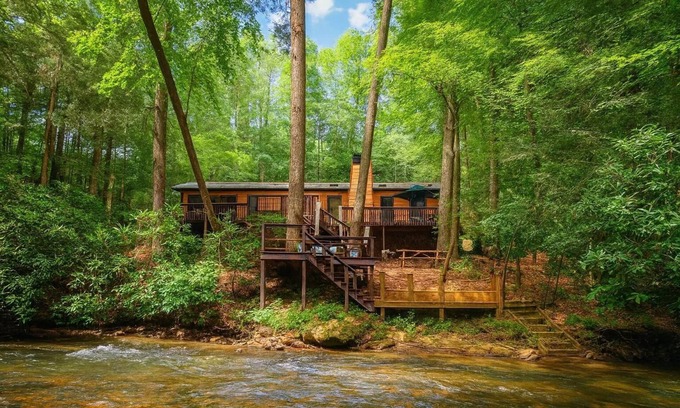 Cashes Valley Cabina | Riverside-Dog Friendly-Fenced Yard-King Suites-Hot Tub-10 Minutes to Downtown